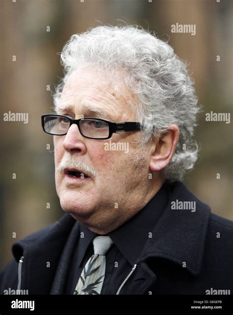 Actor tony roper following the funeral of william mcilvanney hi-res ...