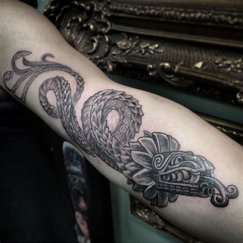 Stylish Quetzalcoatl Tattoo | Tatuajes mayas, Tatuaje de serpiente, Tatuaje azteca