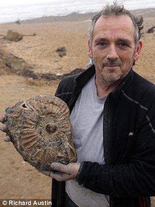 Fossil hunters race to a Dorset beach to collect ancient remains | Fossil, Fossils, Dorset beaches