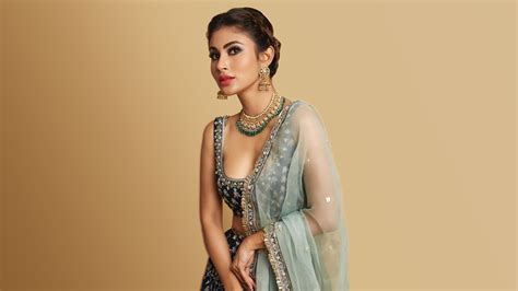 Mouni Roy Age, Height, Boyfriend, Family, Biography & More » StarsUnfolded