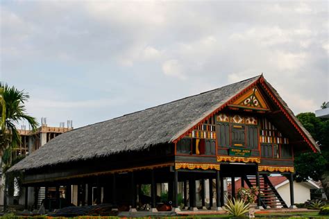 Rumah Adat Aceh : Penjelasan, Filosofi Dan Makna Arsitekturnya | Archify Indonesia