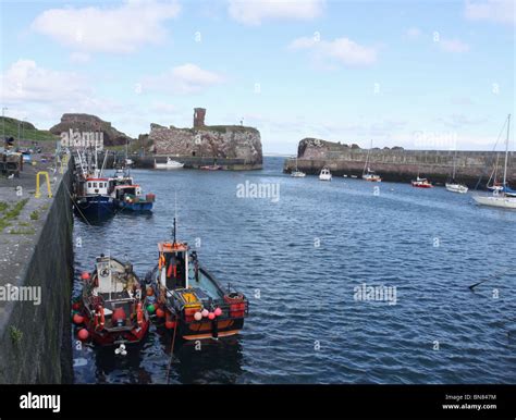 Dunbar fishing harbour boats scotland hi-res stock photography and images - Alamy