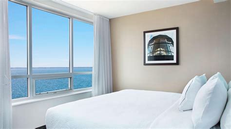 Bayfront Rooms and Hotel Suites in Erie, PA | Courtyard Erie Bayfront