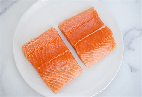 Easy Ways to Thaw Frozen Salmon 2023 - AtOnce