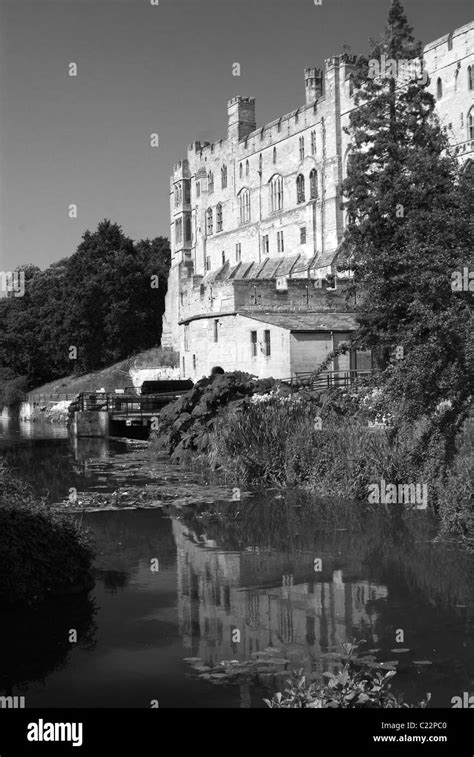 Warwick castle gardens hi-res stock photography and images - Alamy