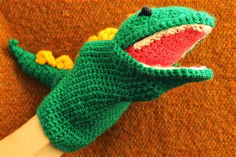 SallyStrawberry: Crochet dinosaur hand-puppet