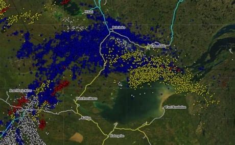 Hundreds of lightning strikes around Yellowknife, but no new fires reported | CBC News