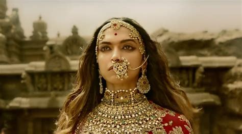 Deepika as Rani Padmini in Padmavati- Royal, Majestic, and Spectacular ...