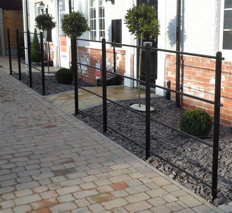 Heavy Wrought Iron Metal Garden Fencing / Steel Estate Railings / Fence Panels | Metal garden ...