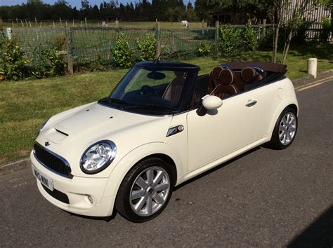 Mark & Beccie chose this from 4000+ Miles away - welcome back to the UK ....!! 2009 / 59 MINI ...