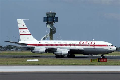 File:Boeing 707 Qantas (VH-XBA).jpg - Wikipedia