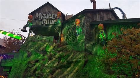 HALLOWEEN AT DOLLYWOOD PlCTURES.