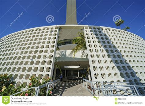 Exterior View of LAX Theme Building Editorial Photo - Image of morning ...