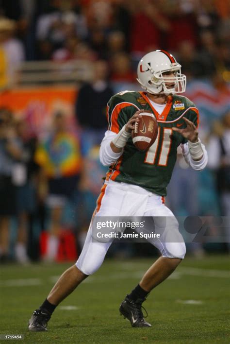 Quarterback Ken Dorsey of the University of Miami Hurricanes drops ...