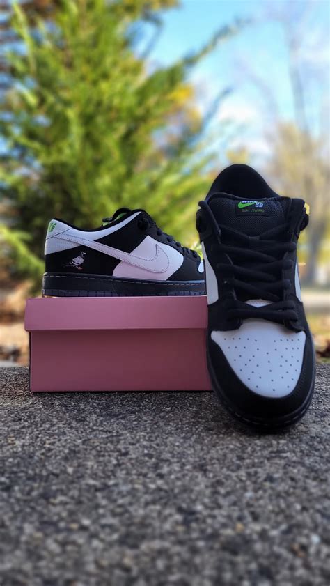 SB Dunk Low Panda Pigeon from Trendy Sneakers : r/RepsneakersDogs