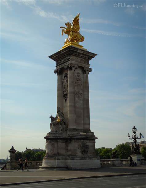 Photos of Renommee des Arts statue on Pont Alexandre III - Page 545