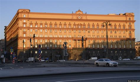 Protesters Detained Outside Moscow FSB Headquarters