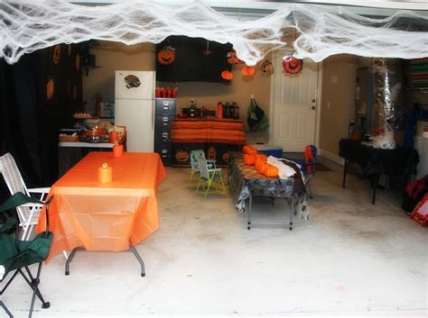 How to Decorate Your Garage Door For Halloween