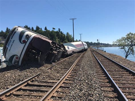 Amtrak train derails in Washington; minor injuries reported, authorities say - CBS News