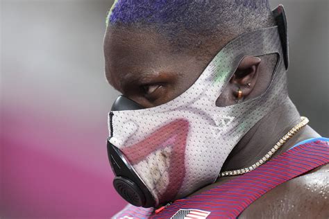 Joker's wild: Saunders dons mask before shot put at Olympics | AP News