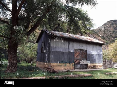 Old abandoned barn Stock Photo - Alamy