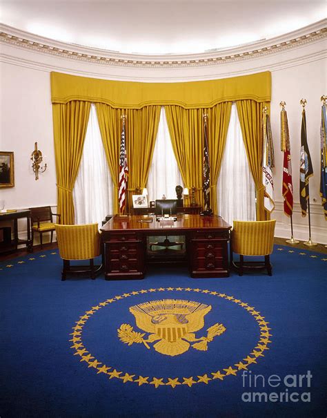 White House Oval Office Desk : White House tour: Oval Office, Rose ...