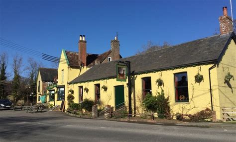 The Roebuck Inn © Chris Thomas-Atkin cc-by-sa/2.0 :: Geograph Britain and Ireland