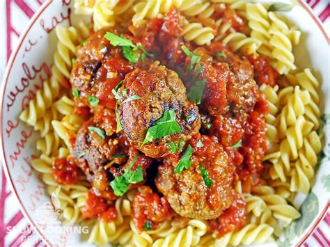 Slow Cooker Meatballs in a Tomato Sauce - Slow Cooking Perfected