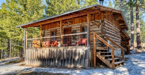 Take a Tour Inside This Rustic Log Cabin in Montana, United States