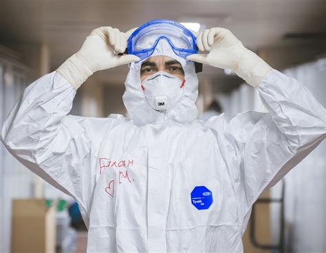 Cleanroom Gowning Procedures 101: A Guide - Vivid Air South Africa