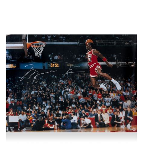 Michael Jordan Signed Chicago Bulls Photo: Legendary Slam Dunk