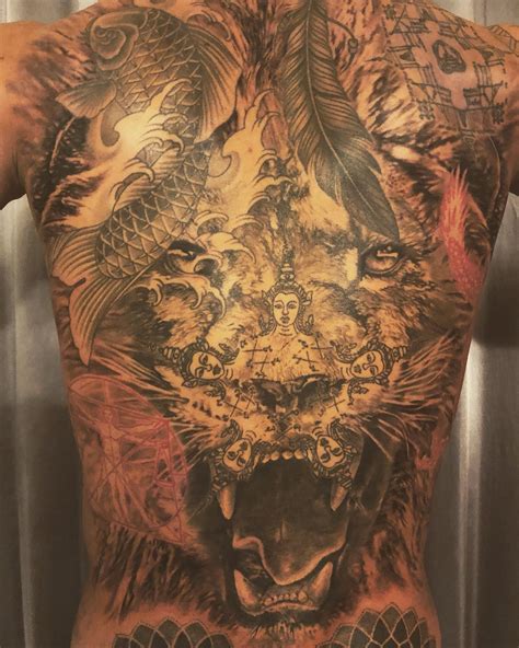 Zlatan Ibrahimovic' back tattoo http://ift.tt/2mYuZPs | Back tattoo, Ibrahimovic tattoo, Tattoos