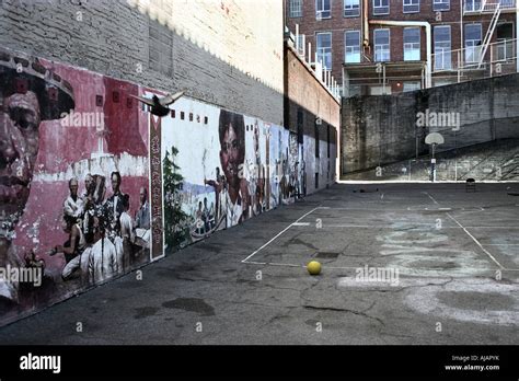 Basketball court in hood hi-res stock photography and images - Alamy