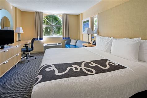 La Quinta Inn & Suites by Wyndham Sunrise | Sunrise, FL Hotels