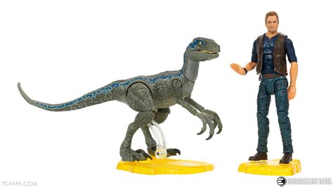 Jurassic Park Amber Collection Owen and Blue In-Hand Gallery - The ...