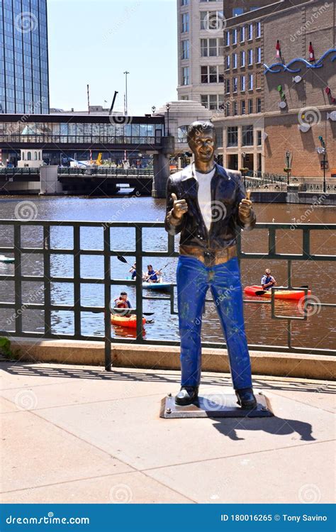 Fonzie Statue Along the Miwlaukee Riverwalk Editorial Image - Image of ...