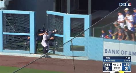 Yankees' Aaron Judge sits out after wall-breaking catch