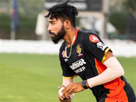 Netizens roast Siraj for his expensive spell in RCB vs. KXIP