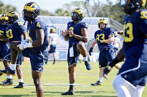 Amid speculation, Michigan teammates back injured DE Rashan Gary ...