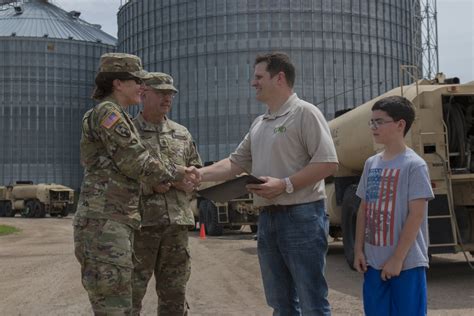 Iowa Army National Guard convoy fuels up at local co-op | Article | The United States Army