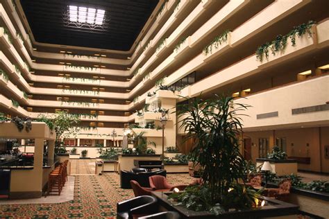 Radisson Hotel Fresno | Radisson Hotel Lobby / Atrium, Downt… | Flickr