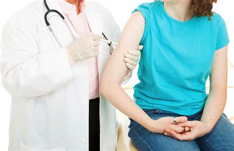 HPV vaccine shows early benefits in young girls | Newsroom - McGill ...