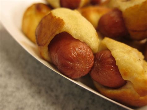 Review: Auntie Anne's - Mini Pretzel Dogs | Brand Eating