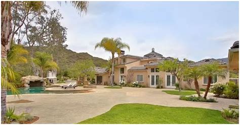 Kevin Hart's Plush $7 Million Mansion in Calabasas, California Which He ...