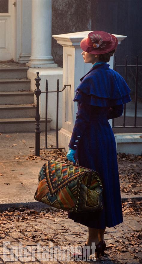 Mary poppins returns first look see emily blunt in costume – Artofit