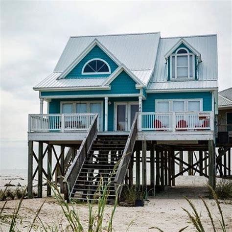 38 Popular Beach House Exterior Color Ideas - HOOMDESIGN | Beach house exterior