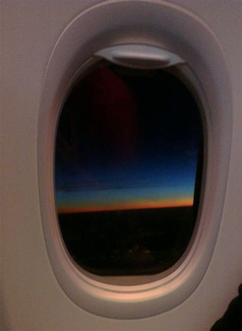 La salida del sol desde un avión sobre Brasil