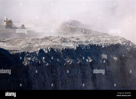 Super Pit Gold Mine Blast, Kalgoorlie Western Australia Stock Photo - Alamy