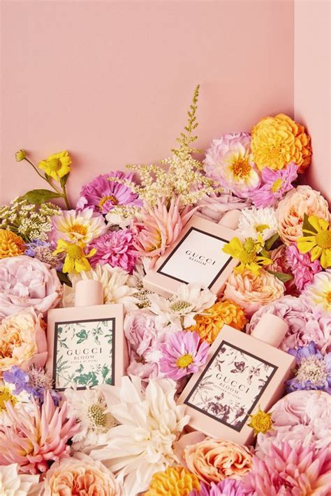 Buying Guide to Women’s Floral Perfumes | Flores vectorizadas, Perfume ...