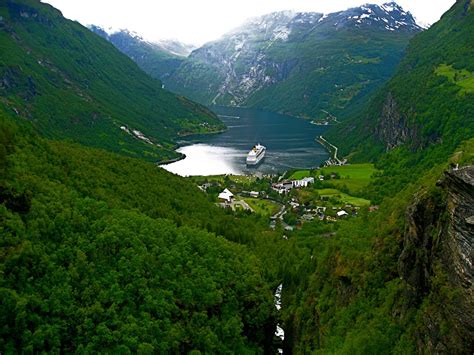 Old Blog Reborn....: Geirangerfjord Norway - Amazing Places